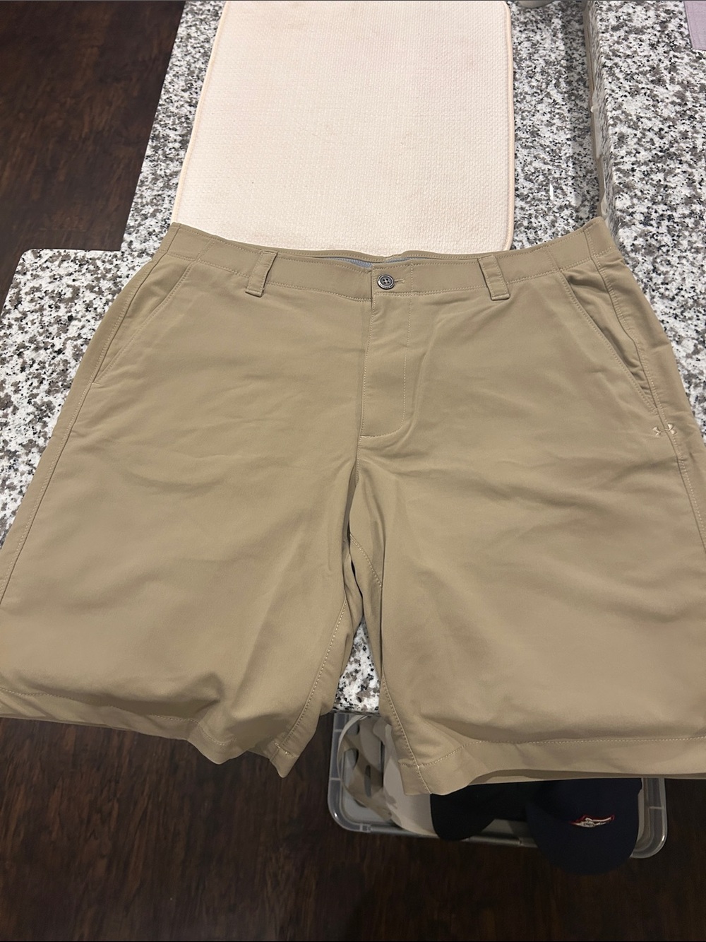 Men's Under Armour Khaki Tan Performance Golf Shorts 38